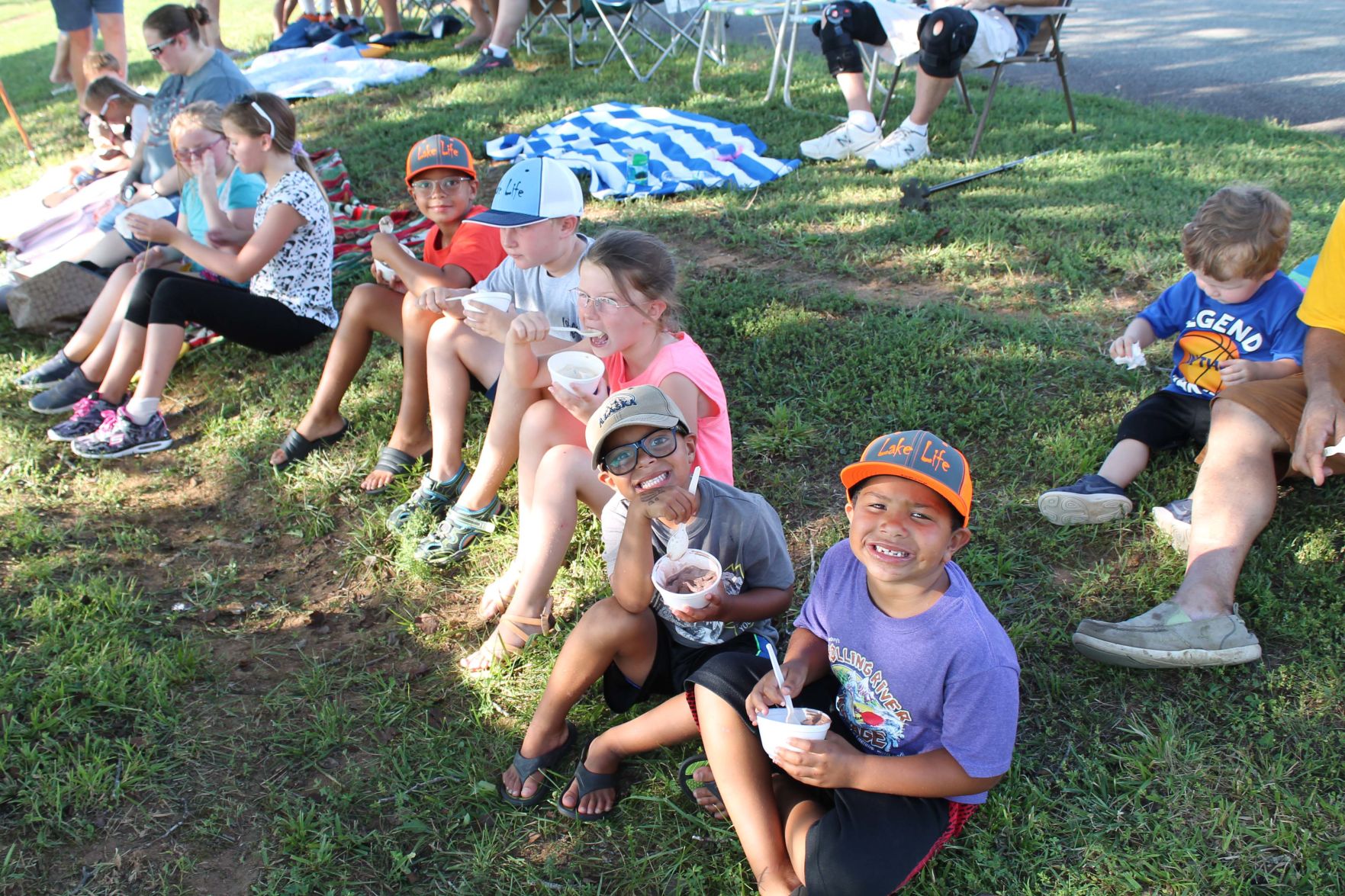Children eating ice cream